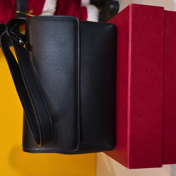 Handbags - Cartier rare Wristlet full Inclusion